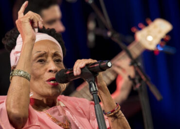 Omara Portuondo lanza su nuevo álbum “Eternamente Omara”