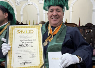 Mickey Taveras recibió doctorado Honoris Causa en Colombia