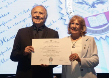 Serrat recibió doctorado de la Universidad Nacional de Cuyo en Argentina